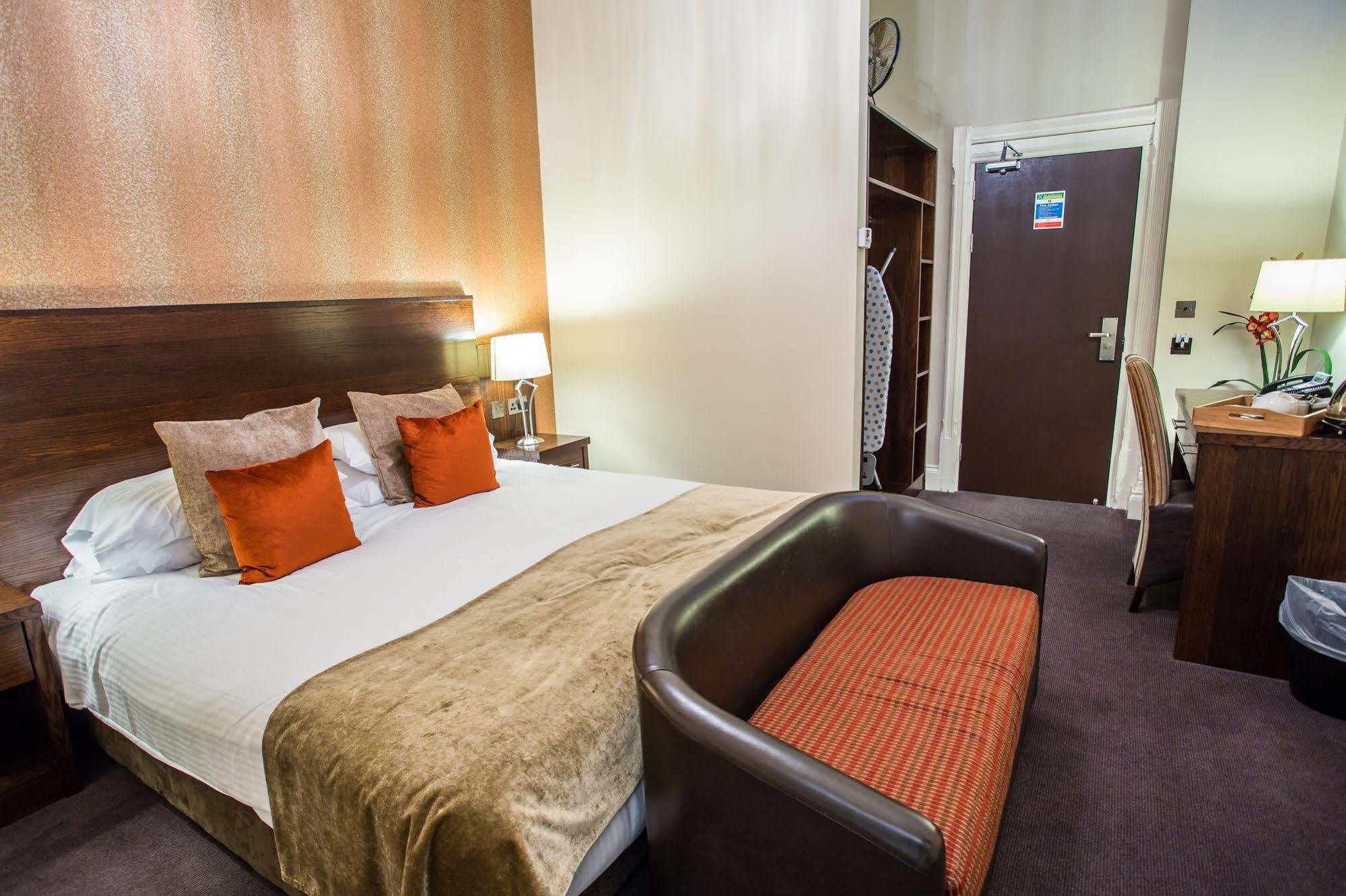 The Duke Of Edinburgh Hotel & Bar Barrow-in-Furness Bagian luar foto
